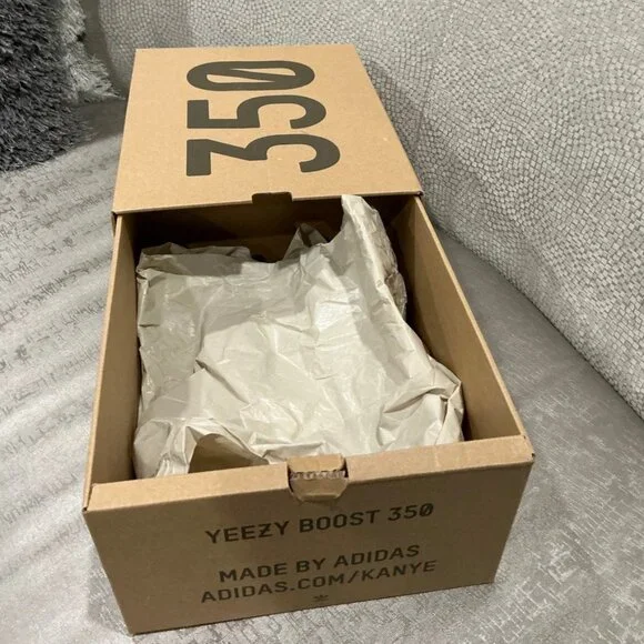 Yeezy Boost 350 V2 Shoe Box, Empty - Picture 4 of 4